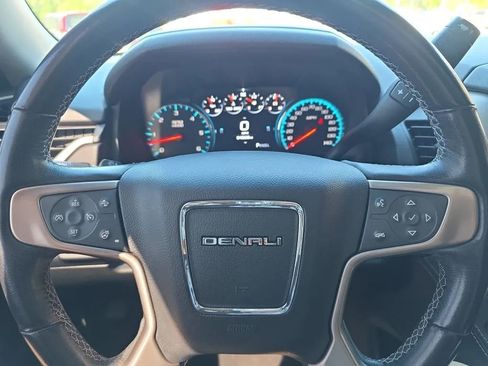 Used 2020 GMC Yukon XL Denali w/ Denali Premium Package image 19