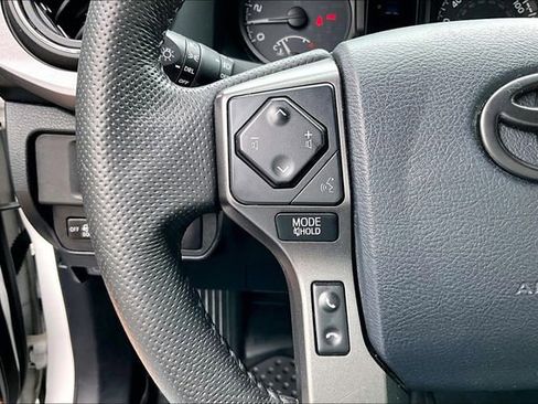 Used 2018 Toyota Tacoma TRD Sport w/ Technology Package AWD/4WD image 17