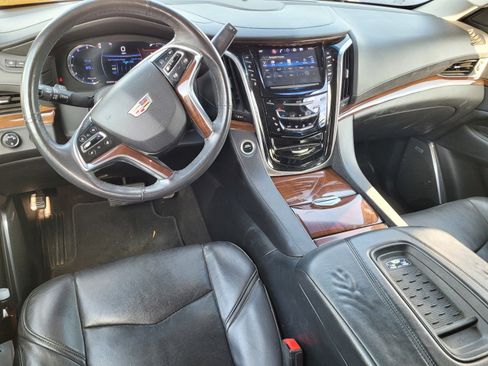Used 2017 Cadillac Escalade Luxury AWD/4WD image 17