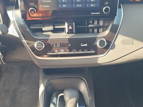 Used 2021 Toyota Corolla LE FWD image 14