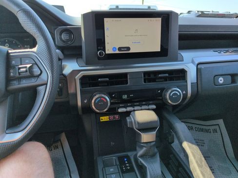 Used 2025 Toyota Tacoma SR5 AWD/4WD image 17
