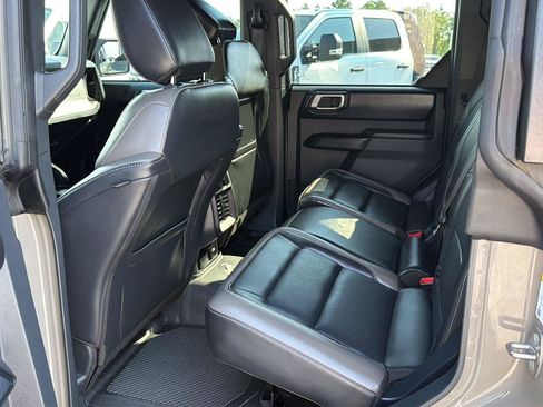 Certified 2025 Ford Bronco Outer Banks w/ Sasquatch Package AWD/4WD image 11