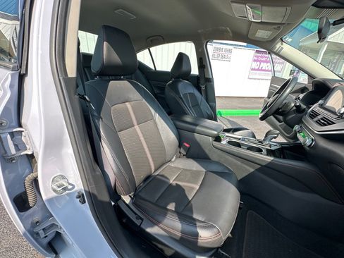 Used 2024 Nissan Altima 2.5 SR FWD image 19