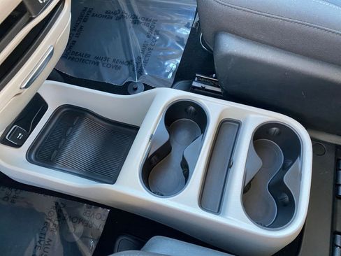 Used 2024 Chrysler Voyager LX image 43