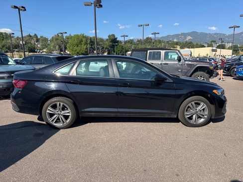 Used 2024 Volkswagen Jetta SE FWD image 5