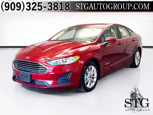 Used 2019 Ford Fusion SE image 1