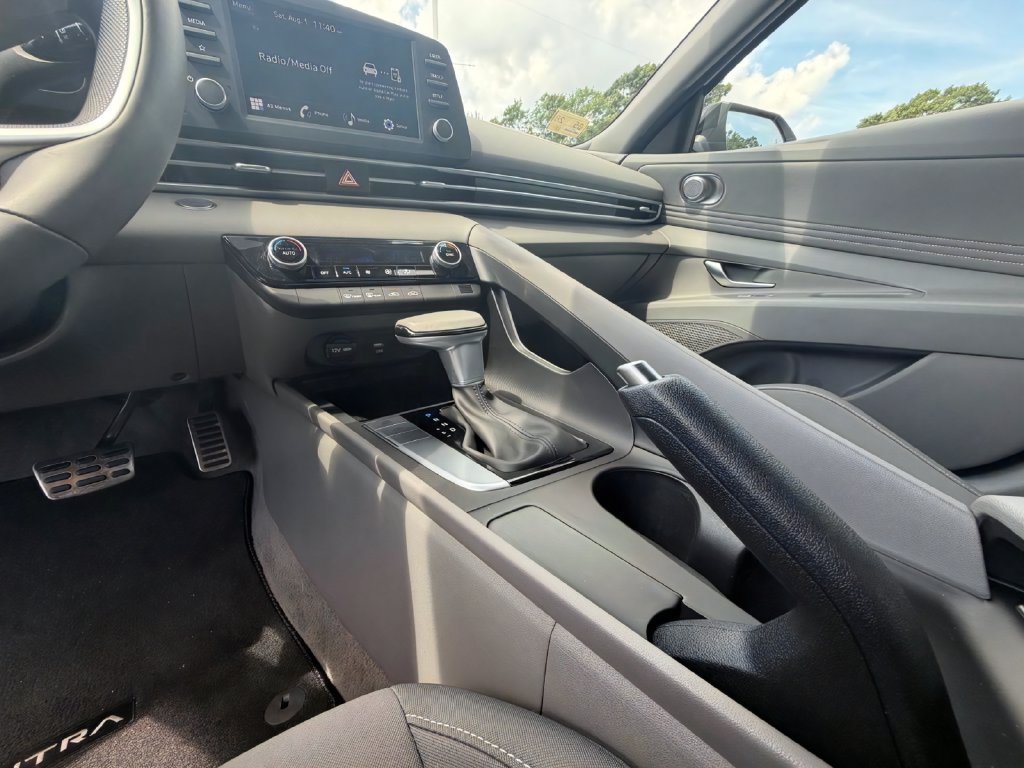 Used 2025 Hyundai Elantra Sport FWD image 12