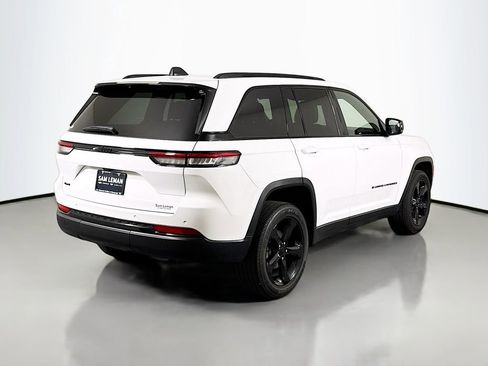 Used 2023 Jeep Grand Cherokee Altitude image 7