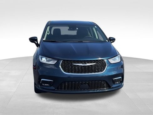 Used 2023 Chrysler Pacifica Touring-L FWD image 3