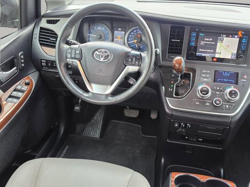 Used 2015 Toyota Sienna Limited Premium AWD/4WD image 3