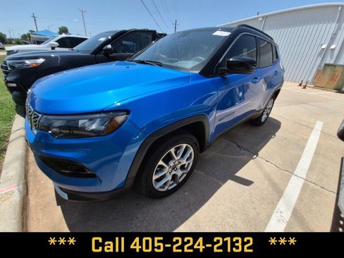 Used 2025 Jeep Compass Limited AWD/4WD image 2