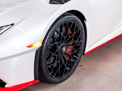 Used 2024 Lamborghini Huracan STO RWD image 7