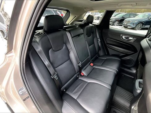 Certified 2023 Volvo XC60 B5 Plus image 18