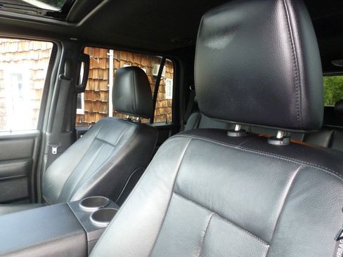 Used 2017 Ford Expedition Limited w/ Equipment Group 301A AWD/4WD image 22