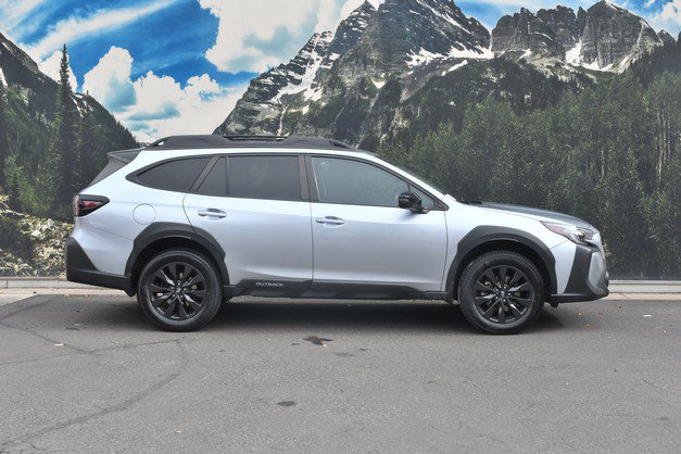 Used 2023 Subaru Outback Onyx Edition AWD/4WD image 2