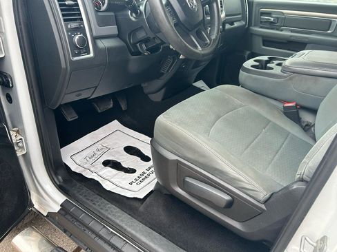 Used 2015 RAM 1500 Classic SLT AWD/4WD image 10