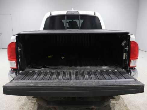 Used 2017 Toyota Tacoma SR5 image 4