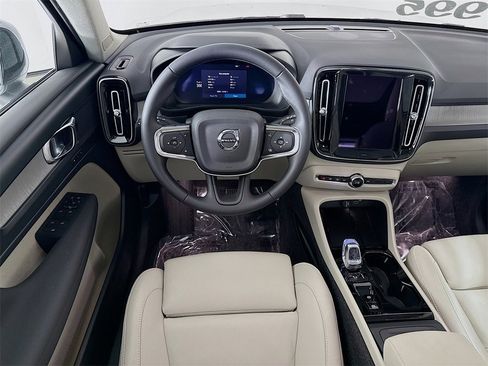 Certified 2026 Volvo XC40 B5 Plus w/ Protection Package Premier image 23