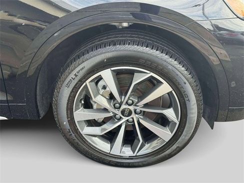 Used 2023 Audi Q5 2.0T Prestige w/ Prestige Package image 7