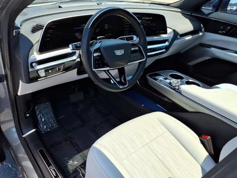 Used 2023 Cadillac Lyriq 2WD image 3