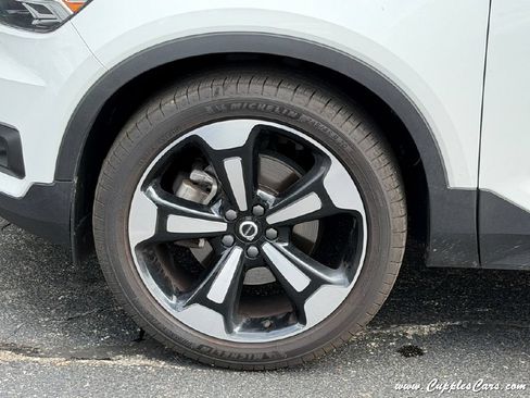 Used 2022 Volvo XC40 T5 Momentum w/ Premium Package AWD/4WD image 40