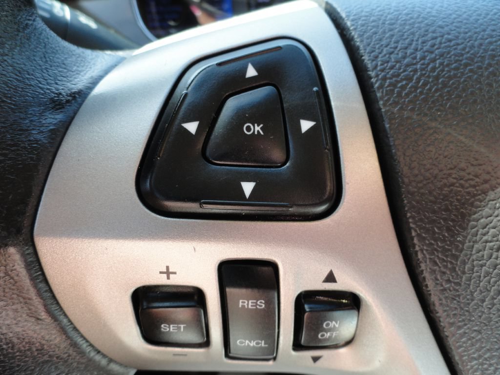 Used 2015 Ford Taurus Limited w/ Equipment Group 301A FWD image 17