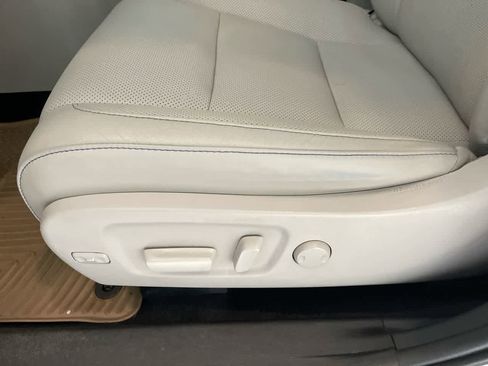 Used 2019 Toyota Highlander Limited Platinum image 12