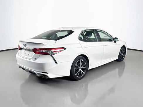 Used 2020 Toyota Camry SE w/ Moonroof Package AWD/4WD image 6