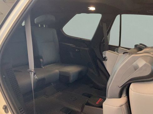Used 2026 Toyota Sequoia Capstone AWD/4WD image 40