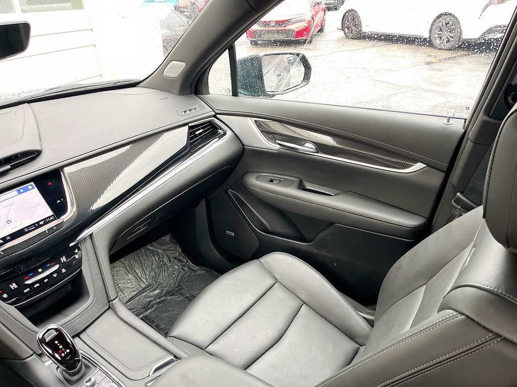 Used 2024 Cadillac XT6 Sport w/ LPO, ONYX Package AWD/4WD image 25