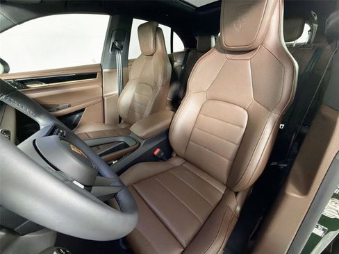 Certified 2026 Porsche Macan Electric RWD image 5