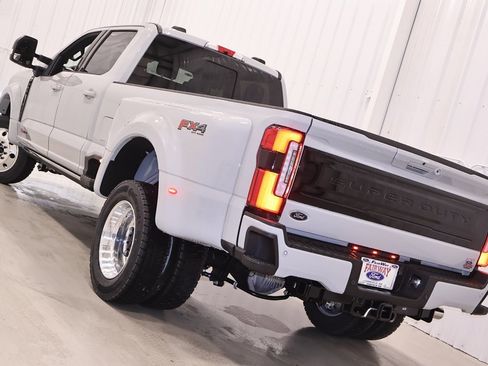 New 2026 Ford F450 Platinum w/ FX4 Off-Road Package image 34
