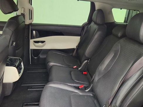 Used 2024 Kia Carnival SX Prestige FWD image 21