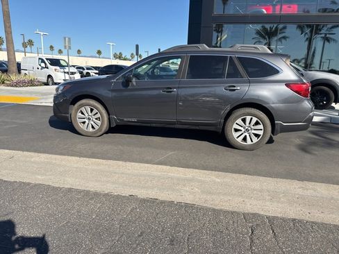 Used 2019 Subaru Outback 2.5i Premium image 9