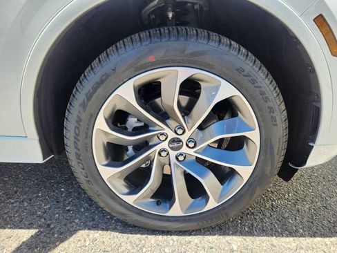 New 2026 Lincoln Aviator AWD image 17