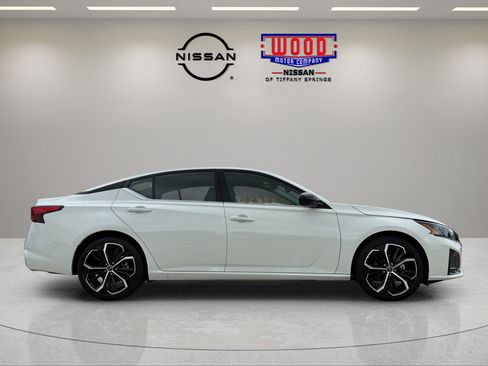 Certified 2026 Nissan Altima 2.5 SR FWD image 2
