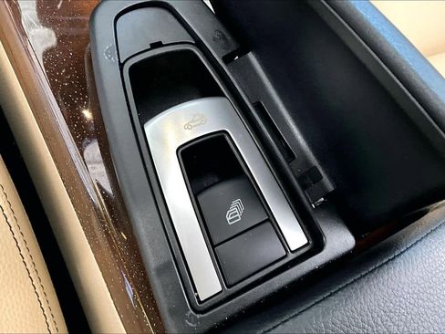 Used 2019 Mercedes-Benz SLC 300 image 35
