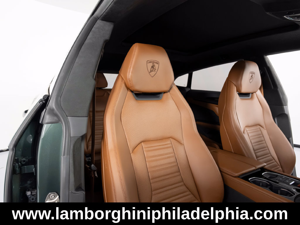 Used 2025 Lamborghini Urus SE AWD/4WD image 40