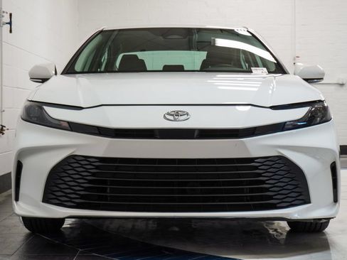 Used 2025 Toyota Camry LE FWD image 33