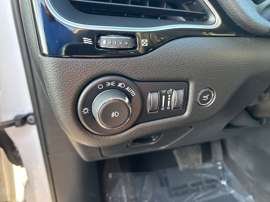 Certified 2023 Jeep Cherokee Altitude Lux AWD/4WD image 39