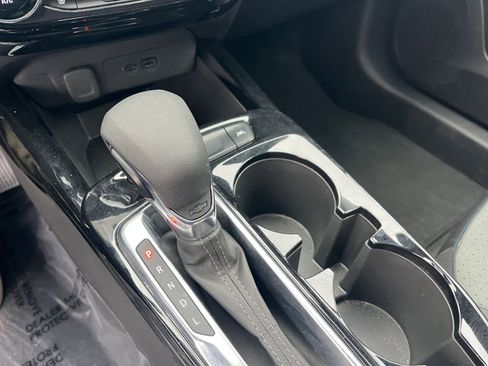 Used 2025 Chevrolet Trax LT w/ LT Convenience Package image 35