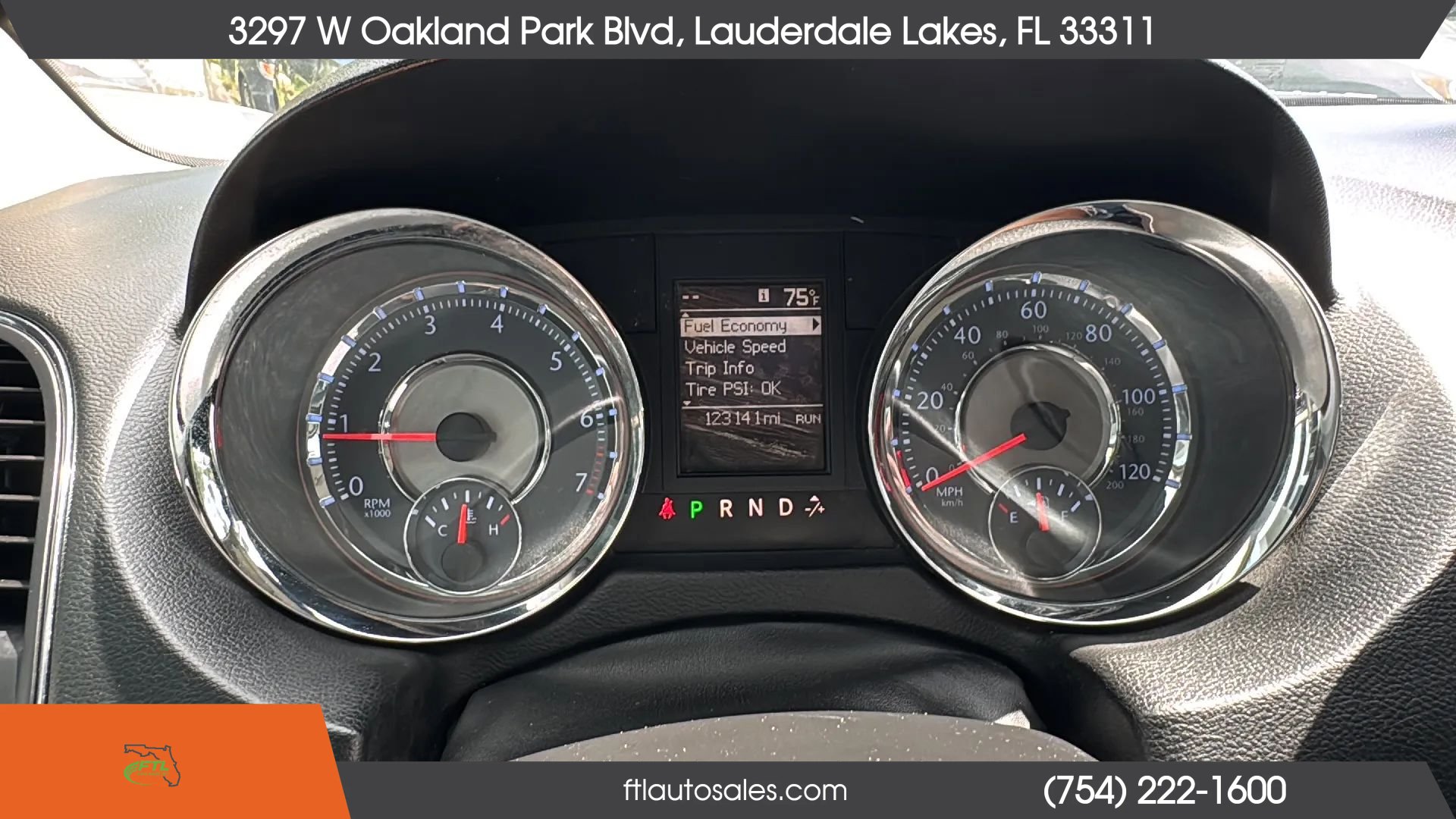 Used 2014 Chrysler Town & Country Touring-L FWD image 43