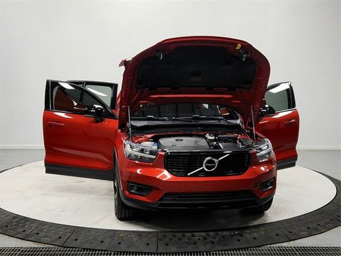 Used 2021 Volvo XC40 T5 R-Design w/ Protection Package image 10