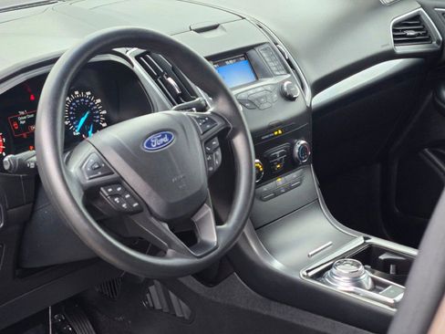Used 2019 Ford Edge SE image 21