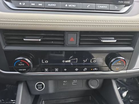 Used 2023 Nissan Rogue SV FWD image 5