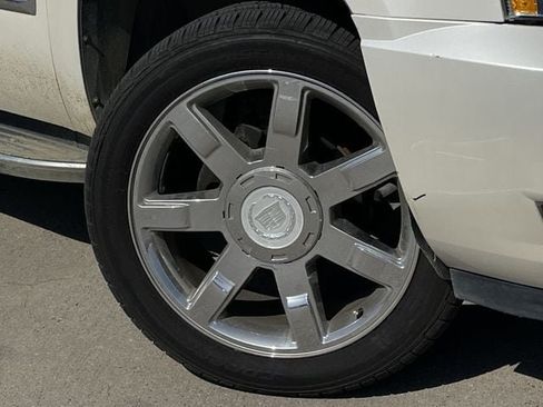 Used 2013 Cadillac Escalade AWD image 8