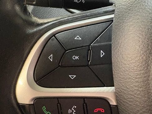 Used 2018 Jeep Compass Latitude AWD/4WD image 25
