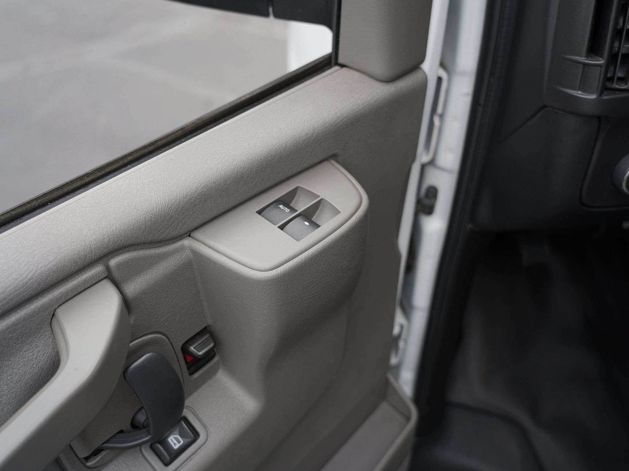 Used 2017 Chevrolet Express 2500 LS RWD image 18