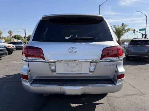 Used 2013 Lexus LX 570 4WD w/ Luxury Pkg image 7