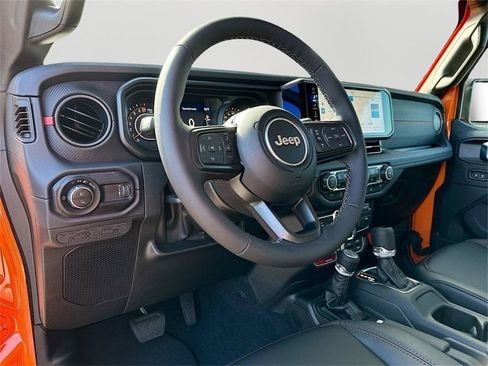 New 2025 Jeep Gladiator Rubicon w/ Convenience Group image 9